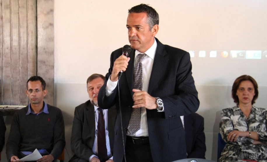 O vice-governador e secretário da Educação, Flávio Arns, juntamente com os secretários da Segurança Pública, Cid Vasques e da Justiça, Cidadania e Direitos Humanos, Maria Tereza Uille Gomes e o procurador-geral do Ministério Público do Paraná, Gilberto Giacoia, participam do lançamento nacional da Campanha Conte até 10, que aconteceu no Colégio Estadual Aníbal Khury Neto, em Curitiba.