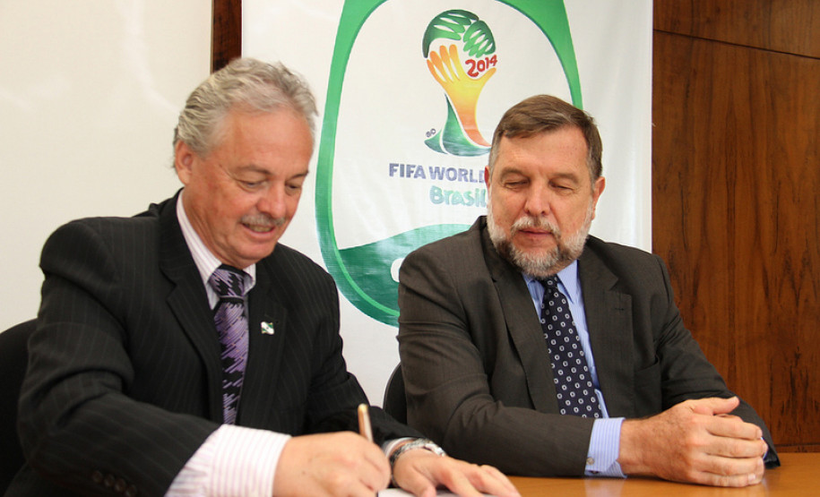 Secretário especial para Assuntos da Copa do Mundo Mário Celso Cunha e vice-governador e secretário da Educação Flávio Arns.