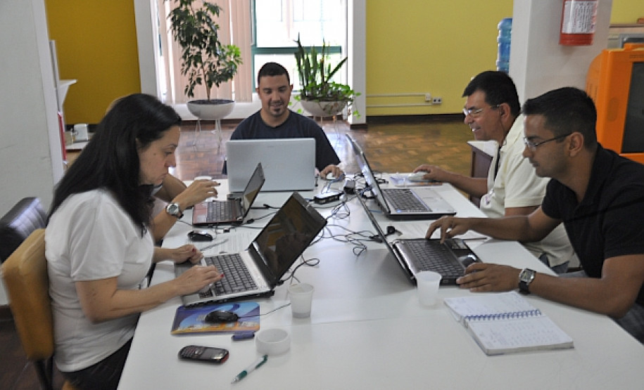 Técnicos pedagógicos de Educação Física da Secretaria de Estado da Educação (SEED) participaram nessa terça-feira (20) da Hora Atividade Interativa (HAI) com cerca de 100 professores da disciplina de todo o estado.