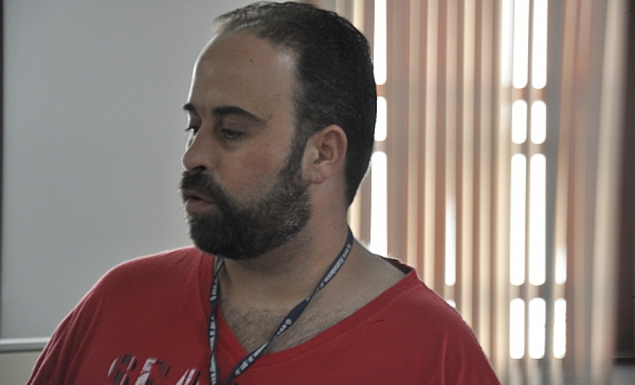 Ailton Lopes, da equipe da Coordenação de Mídia Impressa e Web.