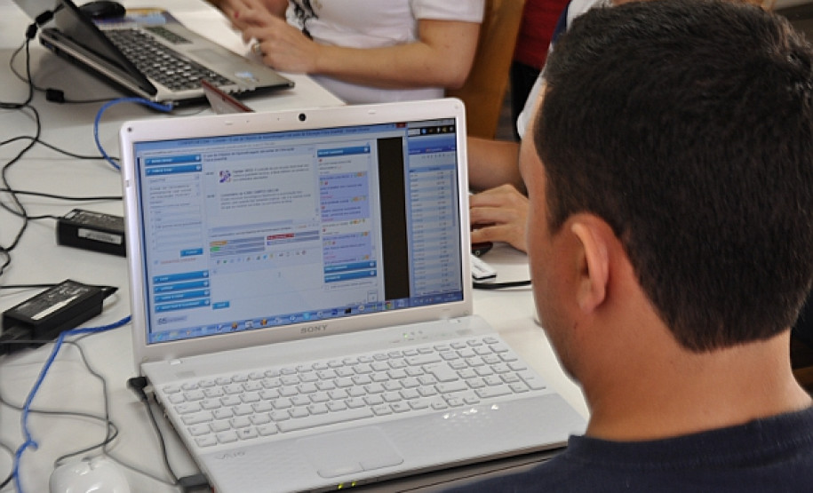 O tema do chat foi sobre o uso de objetos de aprendizagem para o desenvolvimento das atividades em sala de aula.