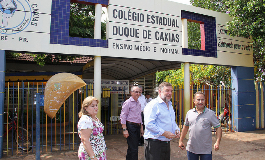 No Colégio Estadual Duque de Caxias, em Goioerê, Arns entregou duas novas salas de aula, realizada em convênio com a prefeitura e recursos repassados pelo Estado.