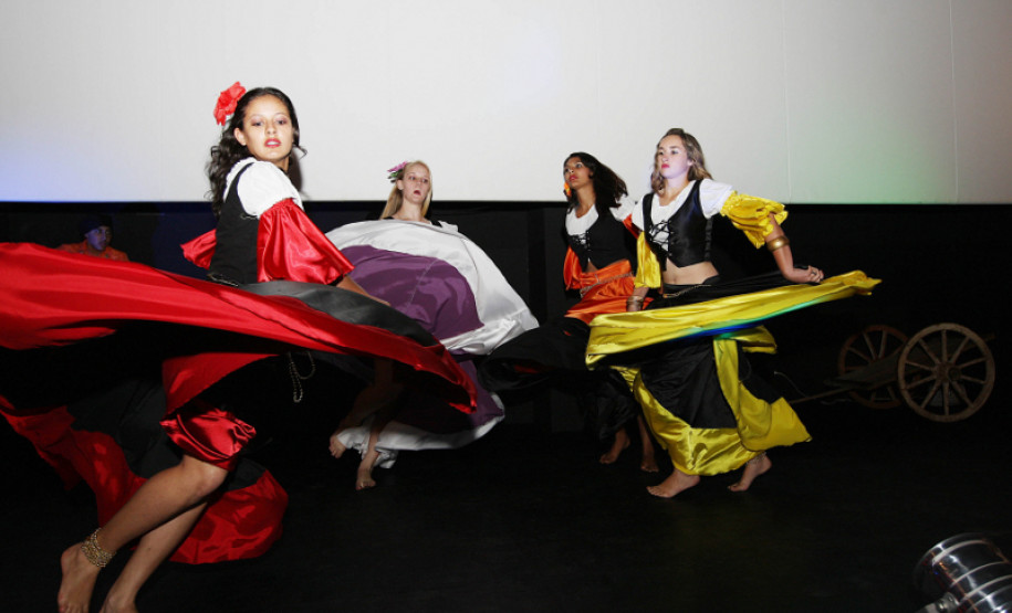 IVAIPORÃ/PR - CARAVANA DA POESIA - APRESENTAÇÃO DE DANÇA