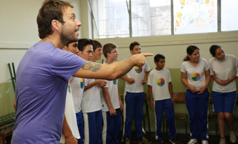 LARANJEIRAS DO SUL - CARAVANA DA POESIA - OFICINA TRANFORMARTE COM GABRIEL TEIXEIRA E IARA (jogos cênicos), NO COLÉGIO ESTADUAL FLORIANO PEIXOTO, LARANJEIRAS DO SUL-PR - FOTO: GIULIANO GOMES/SEED
