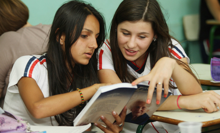 LARANJEIRAS DO SUL - CARAVANA DA POESIA - OFICINA CRIAÇÃO POÉTICA COM ANTÔNIO NAVARRO, NO COLÉGIO ESTADUAL GILDO ALUÍSIO SCHUCK EM LARANJEIRAS DO SUL-PR - FOTO: GIULIANO GOMES/SEED