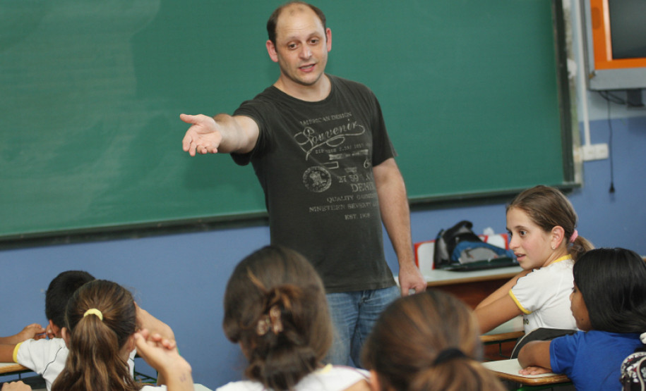 LARANJEIRAS DO SUL - CARAVANA DA POESIA - OFICINA PIPA E POESIA COM ANDERSON THOMAZ, NO COLÉGIO ESTADUAL ÉRICO VERÍSSIMO EM LARANJEIRAS DO SUL-PR - FOTO: GIULIANO GOMES/SEED