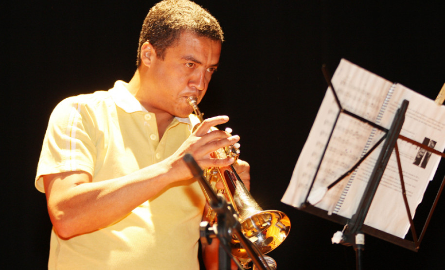 LARANJEIRAS DO SUL - CARAVANA DA POESIA - APRESENTAÇÃO MUSICAL E POESIA DE WALMIR TEIXEIRA - FOTO: GIULIANO GOMES/SEED