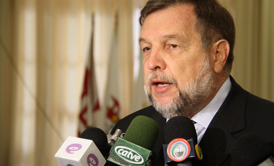 Vice-governador e secretário da Educação Flávio Arns em coletiva sobre o Sistema de Avaliação da Educação Básica do Paraná, no salão nobre do Colégio Estadual do Paraná.