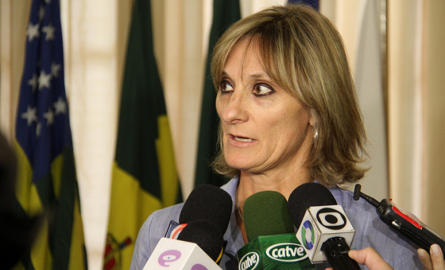 Superintendente da educação Meroujy Cavet em coletiva sobre o Sistema de Avaliação da Educação Básica do Paraná, no salão nobre do Colégio Estadual do Paraná.