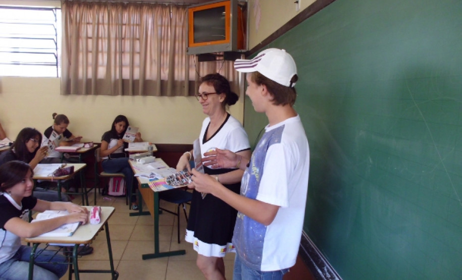 A língua espanhola faz parte do cotidiano dos alunos do Colégio Estadual Dario Vellozo, em Toledo.