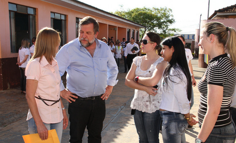 Quatro das 17 escolas que fazem parte de projeto piloto de descentralização de recursos para reformas estão aptas a iniciar obras a partir desta sexta-feira (23).