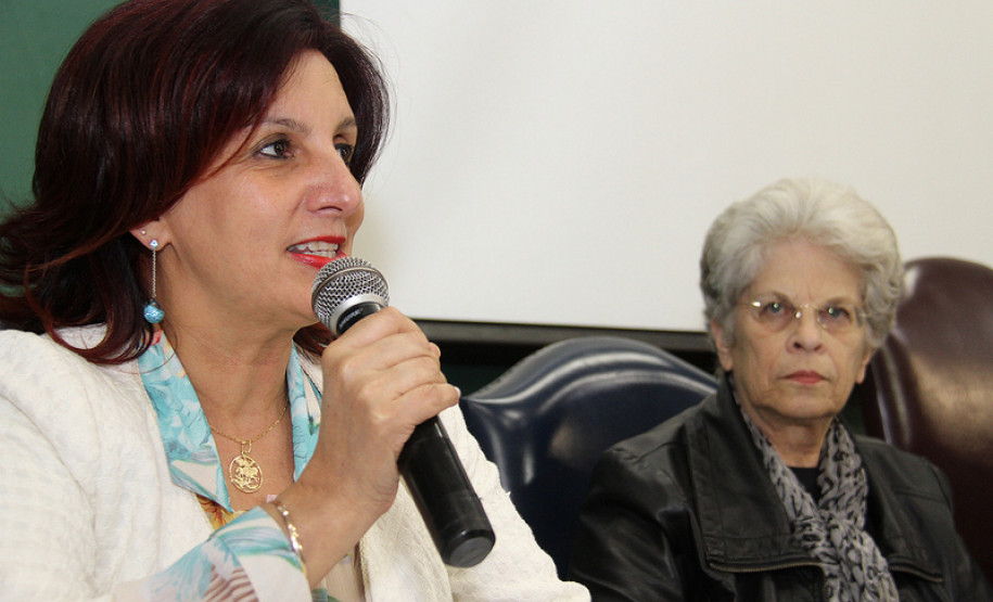 Para atender este público, o Departamento de Educação Especial e Inclusão Educacional (Deein/SEED) junto com o Núcleo de Apoio às Pessoas com Necessidades Especiais (Napne/UFPR), orientam professores e subsidiam a comunidade universitária com cursos, palestras e grupos de estudos sobre os direitos e possibilidades de atendimento para estes estudantes