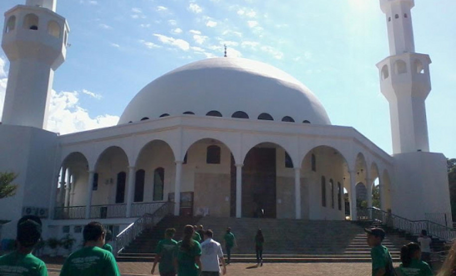 Os grupos também visitaram a mesquita da cidade.