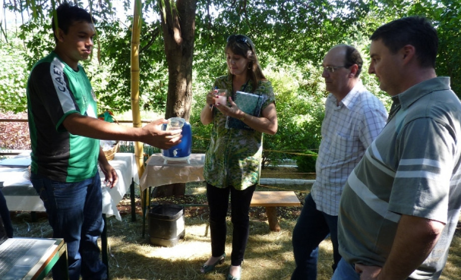 Nas unidades produtivas, os alunos apresentarem o que aprenderam durante o curso, na teoria e na prática, em áreas como suinocultura, bovinocultura, agroindústria, olericultura, fruticultura, paisagismo, entre outras.