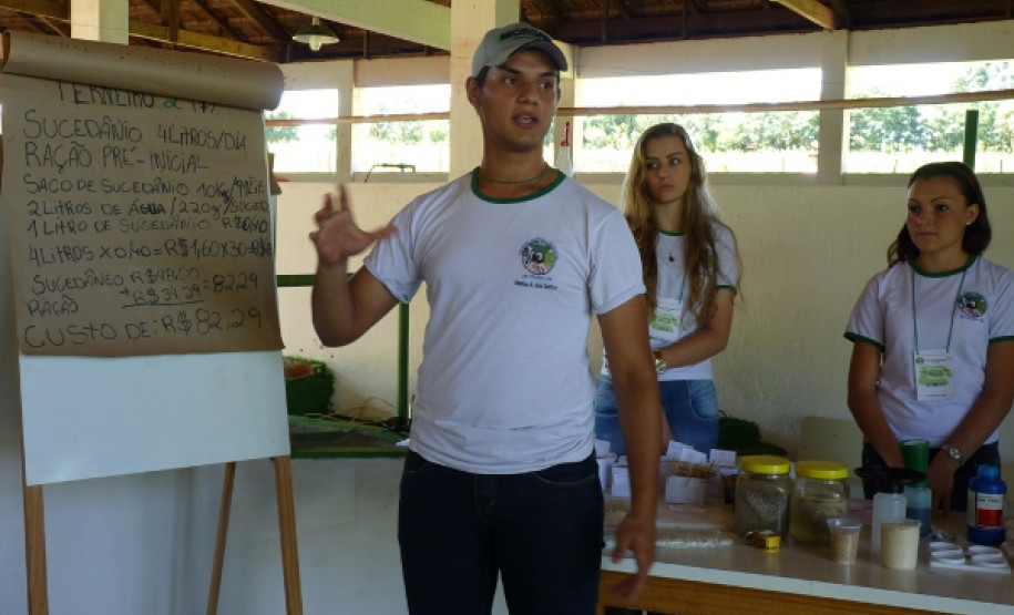 O Colégio oferta o Curso Técnico em Agropecuária, de forma integrada ao ensino médio, unindo disciplinas da base nacional comum e disciplinas específicas da formação profissional.