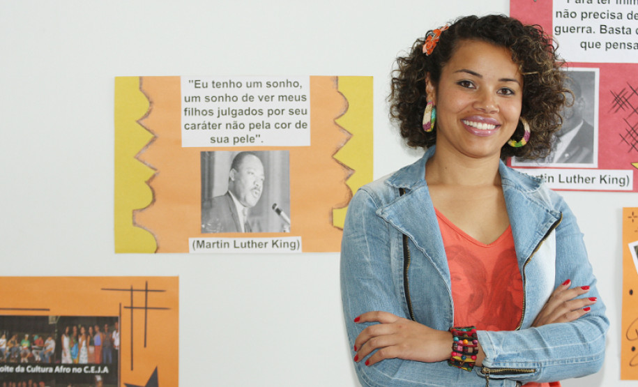 Evento avalia implantação da Lei 10639/2003, que trata sobre inclusão da arte e cultura africana e afrobrasileira nos currículos escolares.