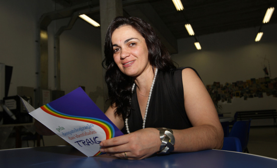 Chefe do Departamento da Diversidade da Secretaria de Estado da Educação, Luciane Vanessa Fagundes, no 3º Encontro Estadual de Educação LGBT, no Centro Estadual de Educação Profissional Newton Freire Maia, em Pinhais-PR - 29/11/2012