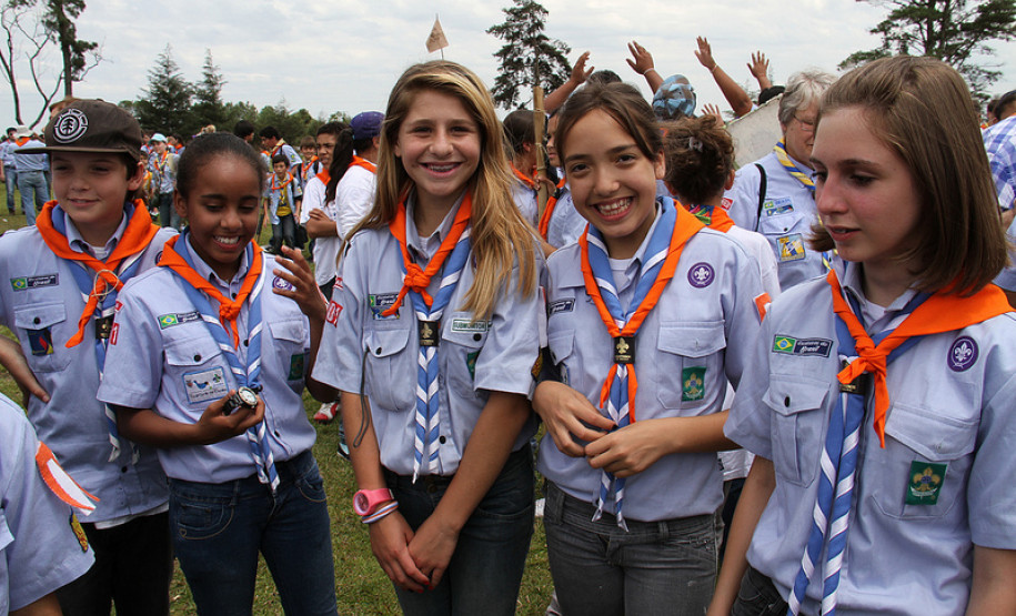 Estudantes da rede estadual participaram no sábado (1/12) do Primeiro Acampamento de Grupos Escoteiros do Paraná, em Balsa Nova, na Região Metropolitana de Curitiba. O encontro, que reuniu mais de 2 mil jovens, promoveu integração com atividades educativas. Confira mais fotos em: http://www.flickr.com/photos/flavioarns/sets/72157632146820176/
