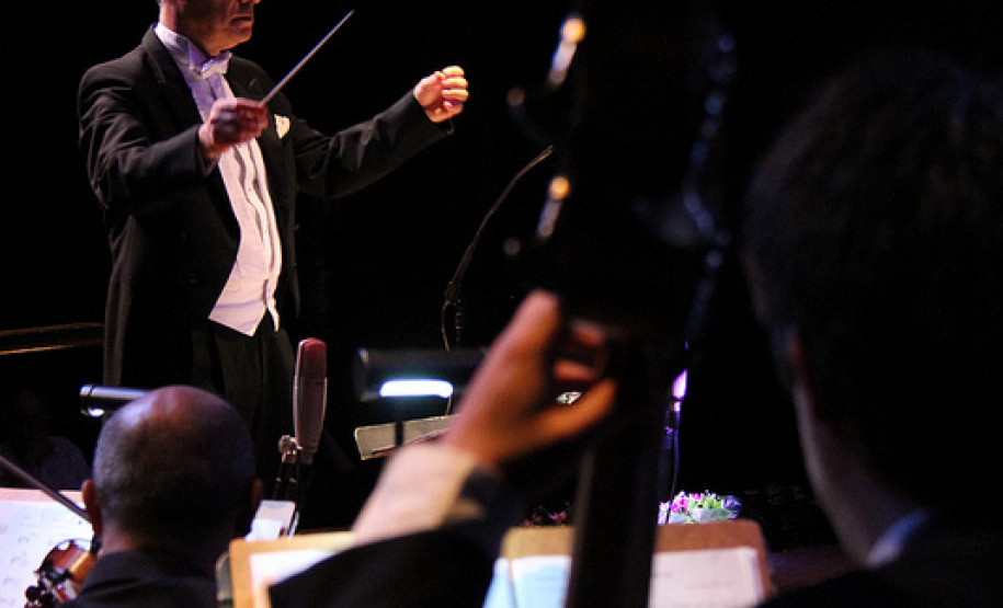 A Orquestra Sinfônica do Paraná interpretou músicas do compositor paranaense Bento Mossurunga, no sábado (1º), durante evento no Teatro Guaíra. Confira mais fotos em: <a href="http://www.flickr.com/photos/flavioarns/sets/72157632146053819/" target="_blank">http://www.flickr.com/photos/flavioarns/sets/72157632146053819/</a>