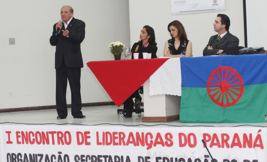 O evento, que também reuniu representantes de setores do Governo Estadual, marcou início de discussões para criação de políticas públicas que atendam às necessidades da etnia cigana no Estado.