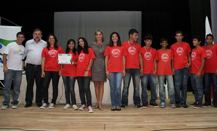 Vice-governador e secretário de Estado da Educação, Flávio Arns, diplomou nesta quarta-feira (5) 45 grêmios estudantis de escolas estaduais do litoral. Confira mais fotos em Confira mais fotos em <a href=" http://www.flickr.com/photos/flavioarns/sets/72157632175319619/" target="_blank"> http://www.flickr.com/photos/flavioarns </a>
