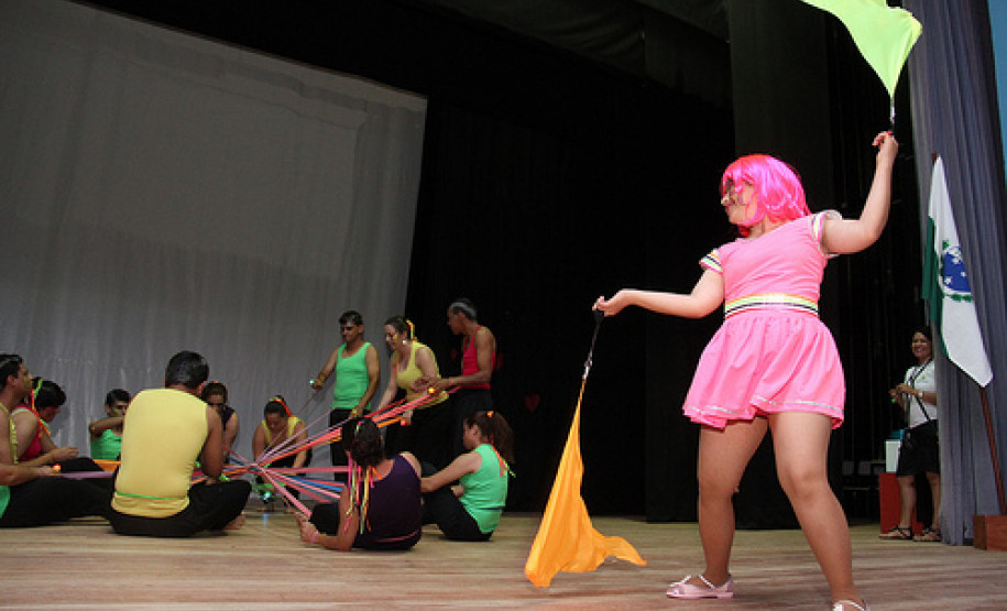Vice-governador e secretário de Estado da Educação, Flávio Arns, diplomou nesta quarta-feira (5) 45 grêmios estudantis de escolas estaduais do litoral. Confira mais fotos em <a href=" http://www.flickr.com/photos/flavioarns/sets/72157632175319619/" target="_blank"> http://www.flickr.com/photos/flavioarns </a>