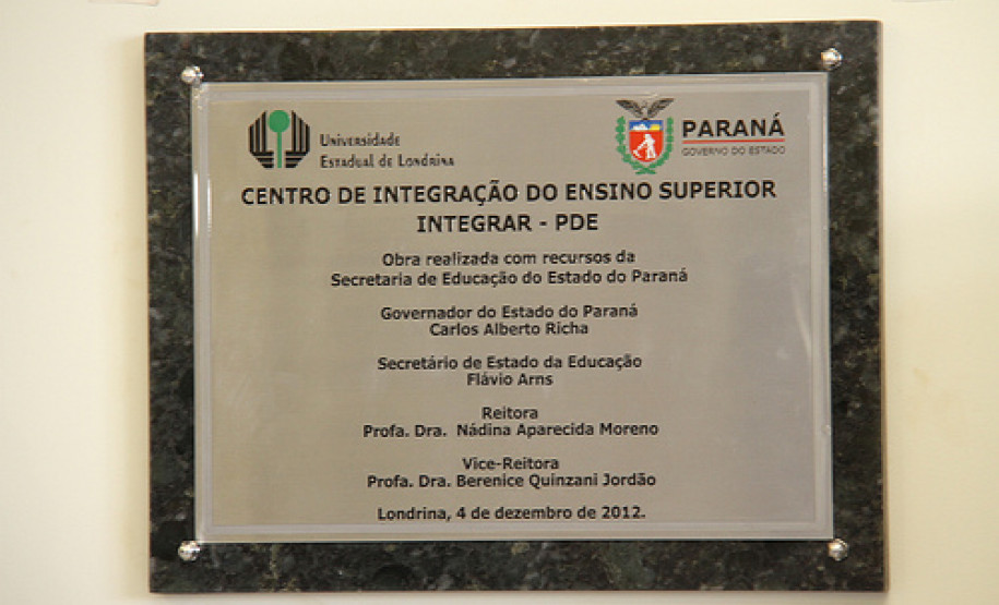 Secretaria da Educação investiu R$ 1,6 milhão na construção do prédio destinado aos professores que cursam o PDE. Confira mais fotos em <a href=" http://www.flickr.com/photos/flavioarns/sets/72157632174760049/" target="_blank"> http://www.flickr.com/photos/flavioarns </a>