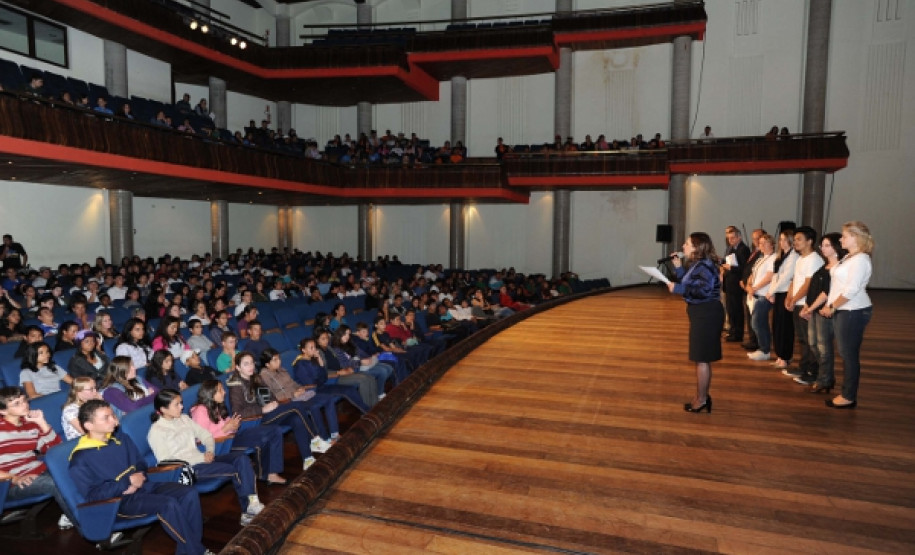 800 jovens de 17 escolas de Curitiba e Região Metropolitana participaram de oficinas com o tema o protagonismo juvenil na prevenção das DSTs e AIDS
