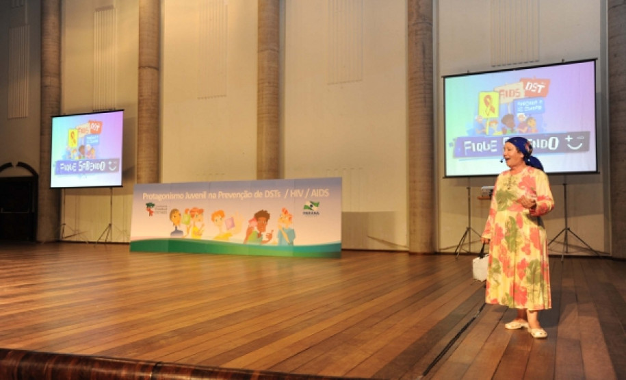800 jovens de 17 escolas de Curitiba e Região Metropolitana participaram de oficinas com o tema o protagonismo juvenil na prevenção das DSTs e AIDS
