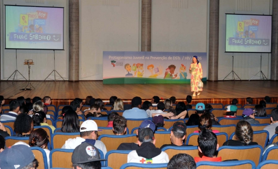 800 jovens de 17 escolas de Curitiba e Região Metropolitana participaram de oficinas com o tema o protagonismo juvenil na prevenção das DSTs e AIDS