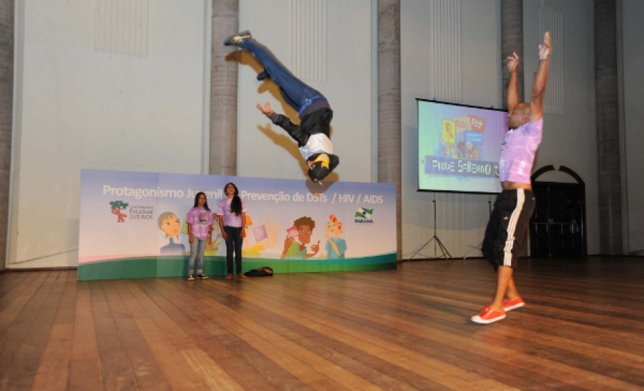800 jovens de 17 escolas de Curitiba e Região Metropolitana participaram de oficinas com o tema o protagonismo juvenil na prevenção das DSTs e AIDS