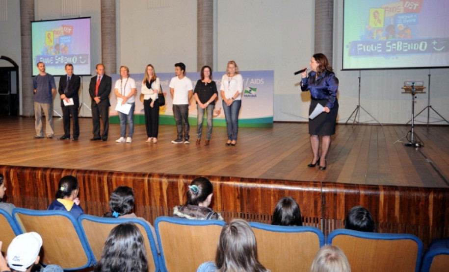 800 jovens de 17 escolas de Curitiba e Região Metropolitana participaram de oficinas com o tema o protagonismo juvenil na prevenção das DSTs e AIDS