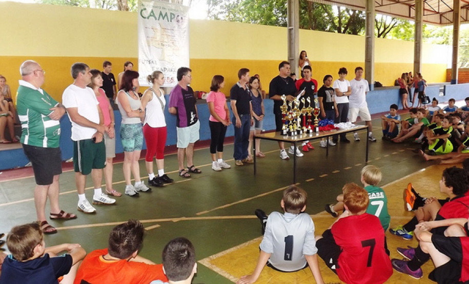 Disputas de futsal e xadrez definiram os vencedores do 9º Campeonato Entre Escolas do Campo de Toledo, no último final de semana.