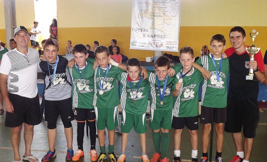 Disputas de futsal e xadrez definiram os vencedores do 9º Campeonato Entre Escolas do Campo de Toledo, no último final de semana.
