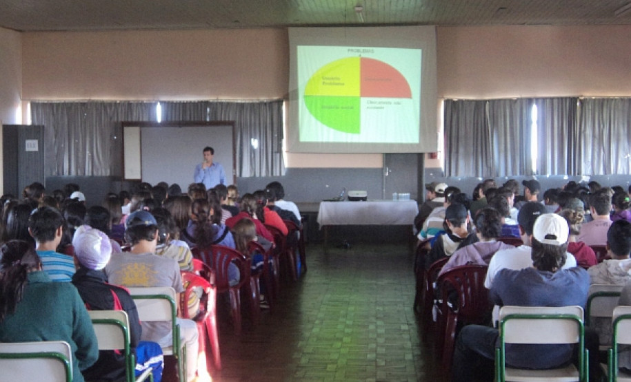 O Colégio Estadual Professor Mário Evaldo Morski, em Pinhão, promoveu na semana passada a palestra intitulada “Prevenção ao Uso Indevido de Drogas”.