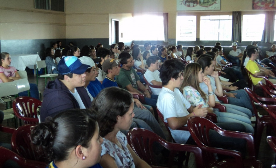 O evento, que teve como objetivo de despertar a reflexão sobre cidadania, qualidade de vida e ajudar os alunos na formação da própria identidade, contou com a presença de 170 estudantes do próprio colégio e do Colégio Estadual Procópio Ferreira Caldas.
