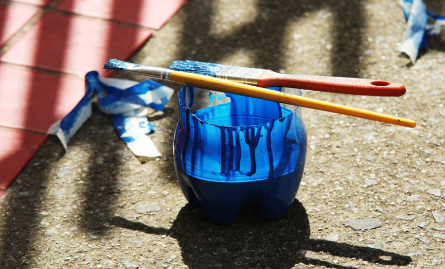As instalações de nove escolas dos municípios de Pinhais, Piraquara e Curitiba estão recebendo uma série de melhorias, como reparos em alvenaria, pintura de paredes e muros, limpeza e capinagem dos terrenos.