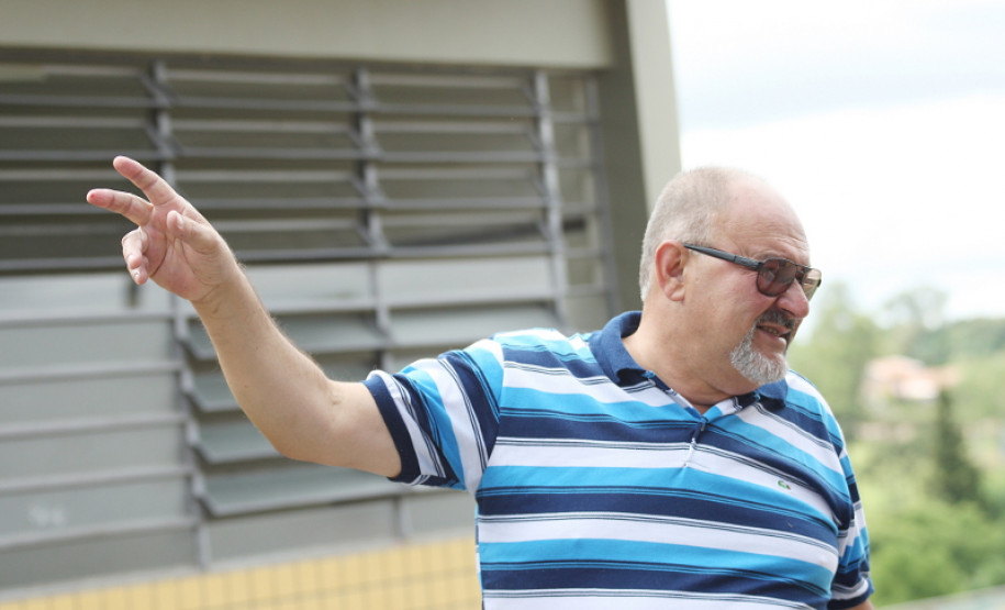 O Projeto Escola Cidadã é fruto do Pacto Movimento Mãos Amigas pela Paz, assinado entre representantes dos poderes Executivo, Legislativo e Judiciário do Estado do Paraná, Ministério Público, Defensoria Pública do Paraná e Ordem dos Advogados do Brasil-OAB/PR, em abril de 2012. O pacto simboliza o novo modelo de gestão da execução penal no Paraná e tem por objetivo promover ações conjuntas para o aprimoramento da gestão do Sistema Penal e o respeito à dignidade humana.
