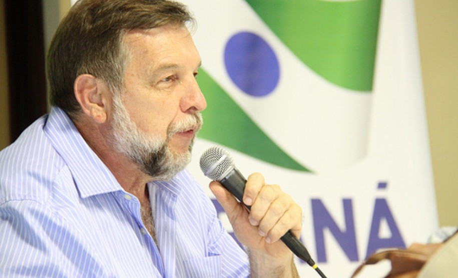 Análise dos projetos desenvolvidos e metas para ano que vem estão sendo debatidas com chefes dos 32 Núcleos Regionais de Educação do Paraná durante reunião que acontece em Piraquara.<br />
<br />
Veja mais fotos em: <a href="http://www.flickr.com/photos/flavioarns/sets/72157632225034554/" target="_blank">http://www.flickr.com/photos/flavioarns</a>