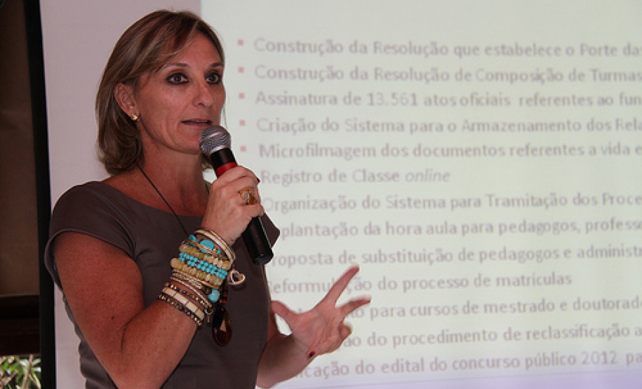 Análise dos projetos desenvolvidos e metas para ano que vem estão sendo debatidas com chefes dos 32 Núcleos Regionais de Educação do Paraná durante reunião que acontece em Piraquara.<br />
<br />
Veja mais fotos em: <a href="http://www.flickr.com/photos/flavioarns/sets/72157632225034554/" target="_blank">http://www.flickr.com/photos/flavioarns</a>