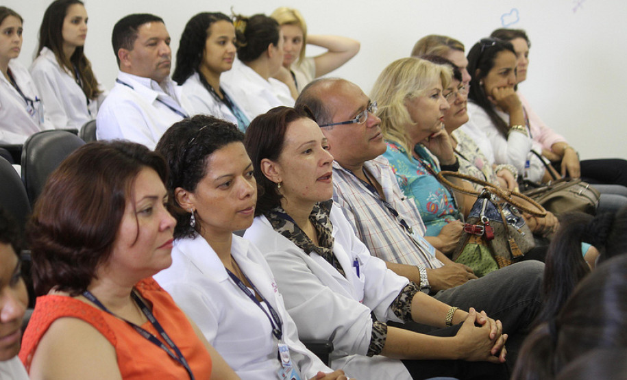 A biblioteca foi preparada especialmente para receber crianças. Ela foi ambientada com temas infantis e a proposta é despertar o gosto pela leitura.<br />
<br />
Veja mais fotos em: <a href=" http://www.flickr.com/photos/flavioarns/sets/72157632214769105/" target="_blank"> http://www.flickr.com/photos/flavioarns/</a>