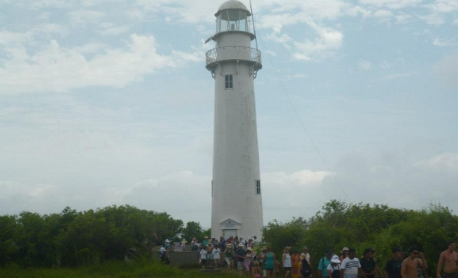 Estudantes do ensino médio participaram de uma pesquisa de campo promovida anualmente pela escola para o Litoral do Paraná.