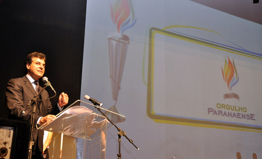 Beto Richa reafirmou que o governo estadual continuará incentivando a prática esportiva e o desenvolvimento de futuros atletas no Paraná.<br />
<br />
Veja mais fotos em: <a href=" http://www.flickr.com/photos/flavioarns/sets/72157632235780207/" target="_blank"> http://www.flickr.com/photos/flavioarns/</a>