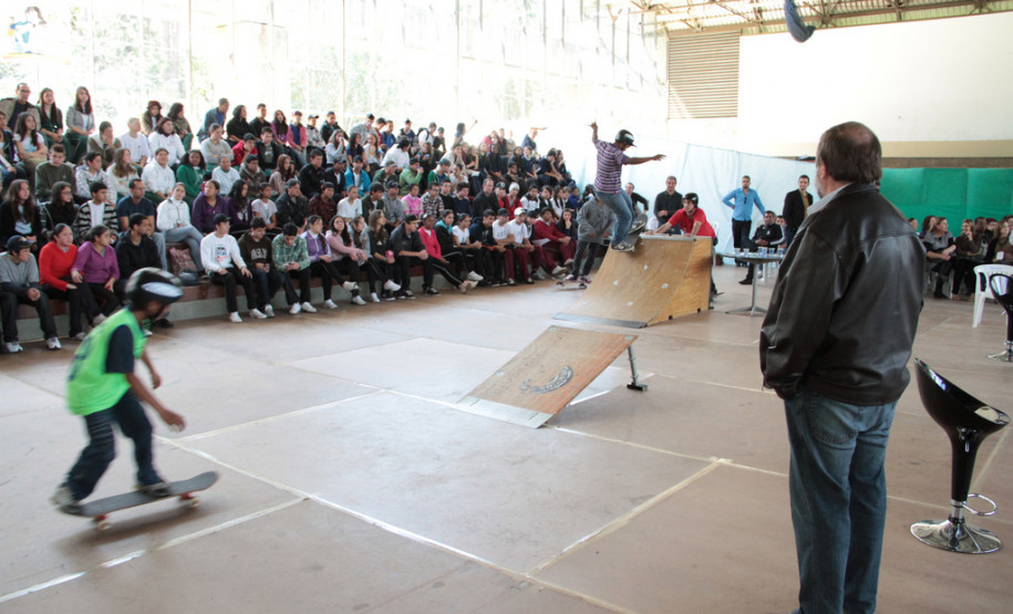 Evento reuniu cerca de 450 estudantes da redes públicas estadual e municipal para discutir assuntos como educação, trabalho, segurança pública, meio ambiente, esporte e lazer.