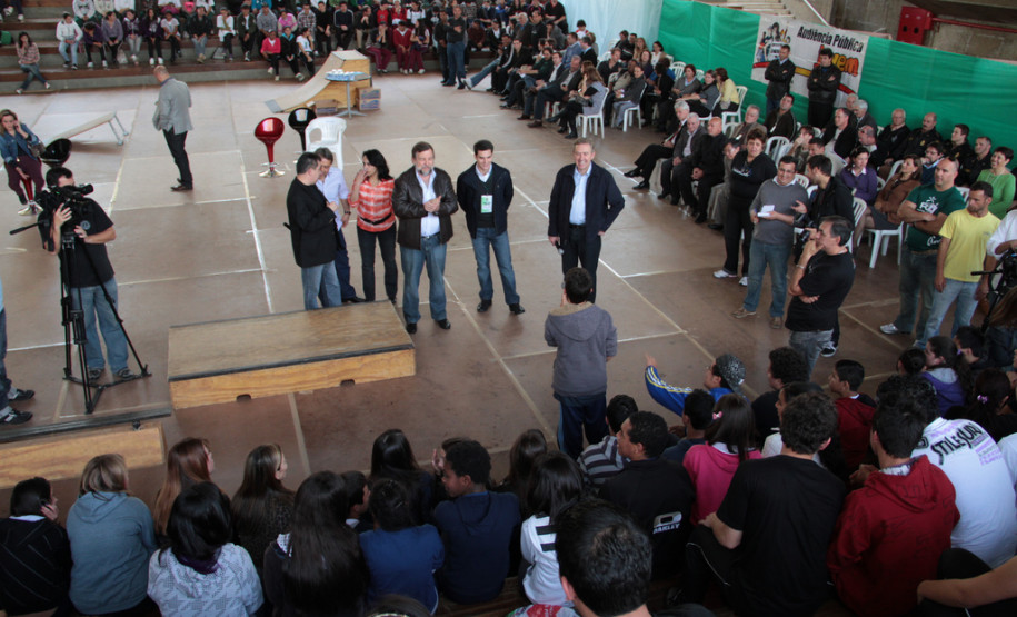 Evento reuniu cerca de 450 estudantes da redes públicas estadual e municipal para discutir assuntos como educação, trabalho, segurança pública, meio ambiente, esporte e lazer.