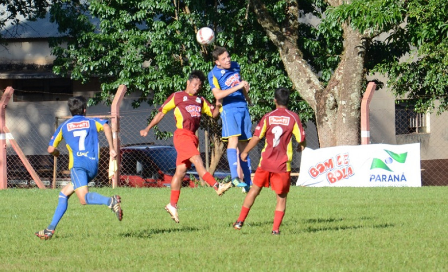 Os Jogos Escolares Bom de Bola terminaram sua fase final esta semana em Astorga. Após cinco dias de competições de futebol de campo, com a participação de mais de 1,1 mil alunos, e depois de 122 partidas foram conhecidos os campeões do Paraná das quatro categorias em disputa - A e B, masculino e feminino.