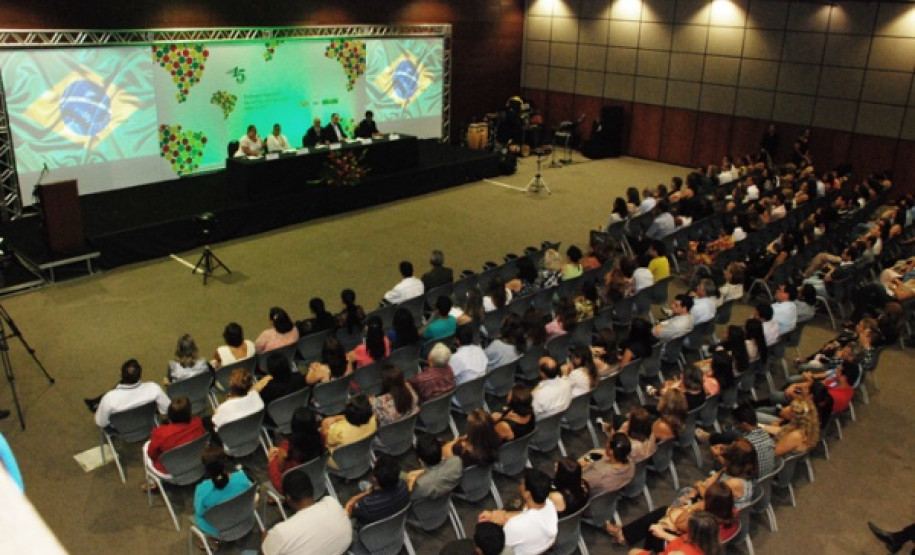 A Secretaria da Educação do Paraná participa do Encontro Nacional do Censo da Educação Básica, que neste ano acontece desde terça-feira (11) em Belém, no Pará. Organizado pelo Instituto Nacional de Estudos e Pesquisas Educacionais Anísio Teixeira (Inep), o encontro tem por objetivo planejar a captação dos dados estatísticos referentes à área de educação em cada estado.