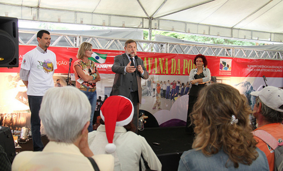 Após percorrer escolas dos 32 Núcleos Regionais de Educação, caravana finaliza atividades de 2012 com programação especial no centro de Curitiba.