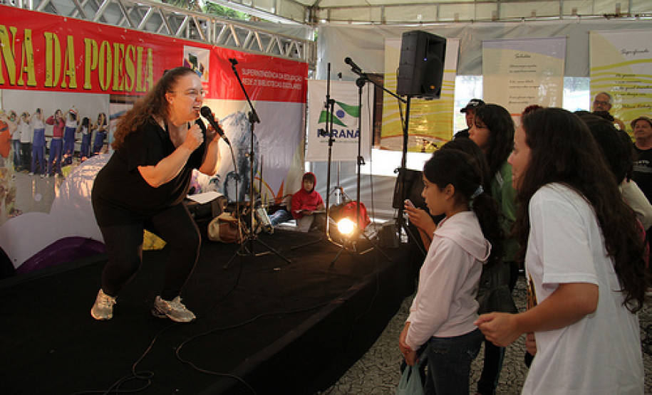 Após percorrer escolas dos 32 Núcleos Regionais de Educação, caravana finaliza atividades de 2012 com programação especial no centro de Curitiba.