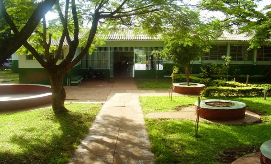 No Colégio Estadual Barão do Rio Branco, do município de Jesuítas, as obras previstas tem valor máximo de R$ 671.565, 94. A abertura das propostas será no dia 14. Entre os serviços a serem feitos estão reparos gerais, melhorias na quadra esportiva e na cozinha e troca de piso nos banheiros.